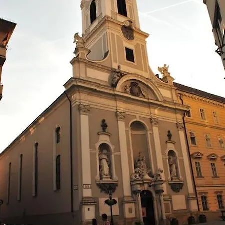 Riverside Center, 5th District アパート