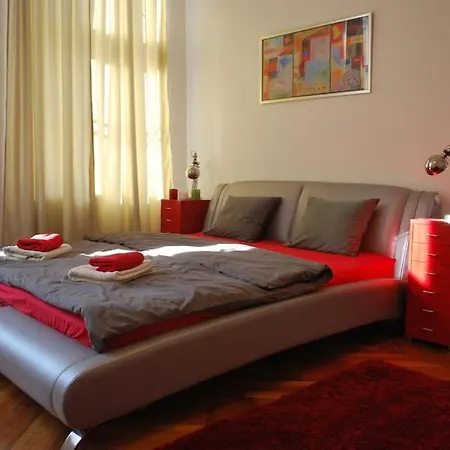 Riverside Center, 5th District Apartman